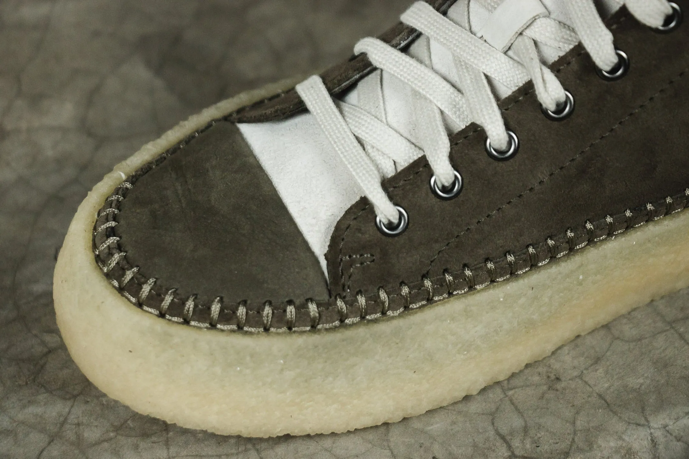 Clarks Originals Caravan Mid