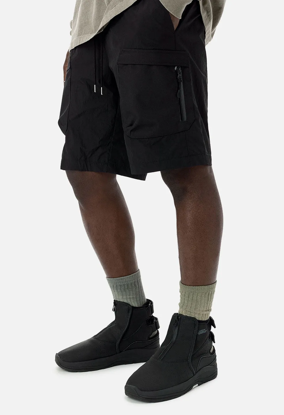 High Shrunk Nylon Cargo Shorts / Black